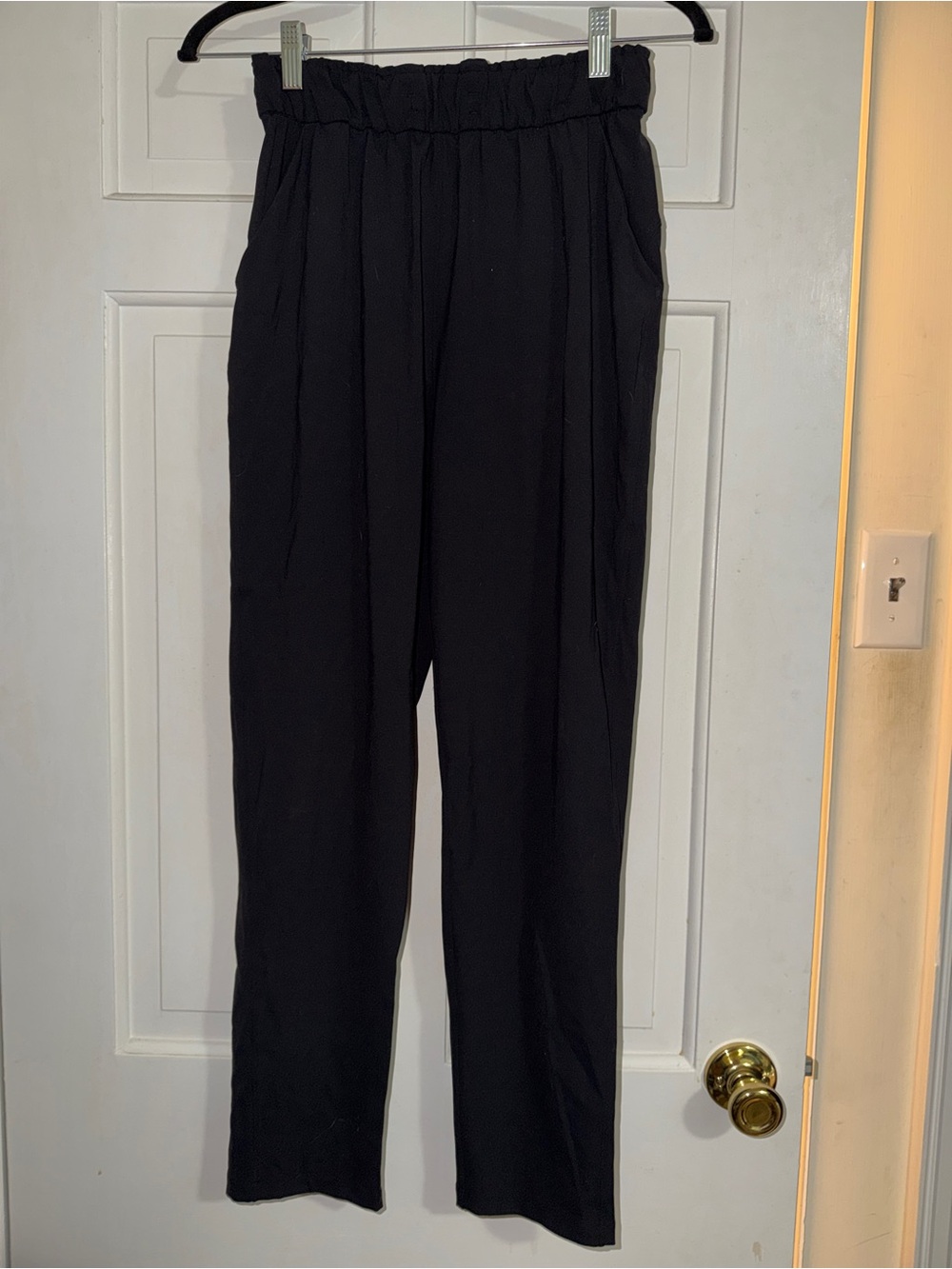 lululemon athletica Black 7/8 length cropped nylon pants